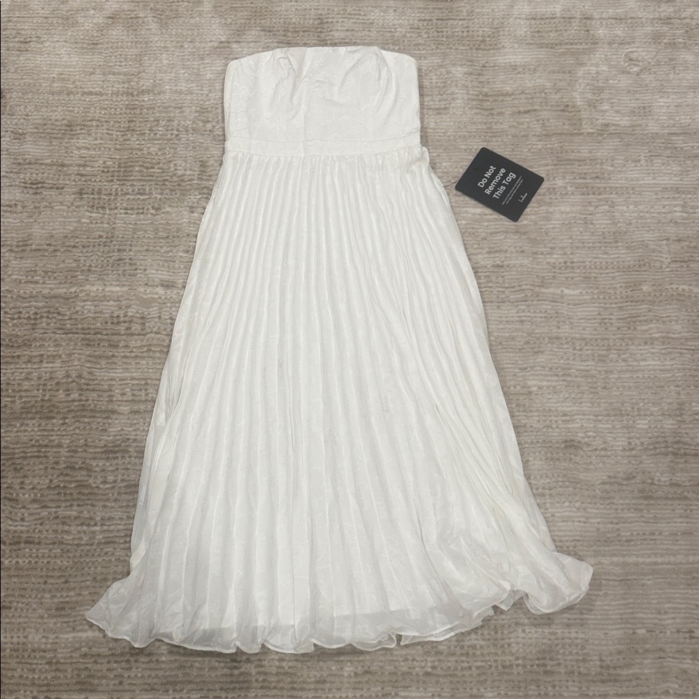 Elegant White Strapless Dress